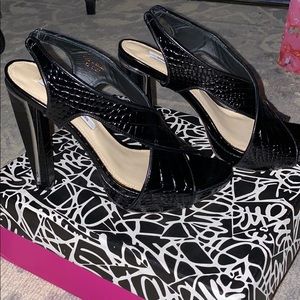 NWT Diane Von Furstenberg Julia Heels Size 8.5
